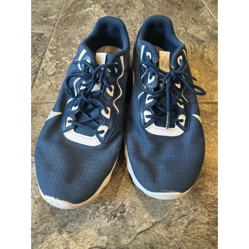 Nike Explore Strada‎ blue size 7.5 Women's Athletic Sneakers